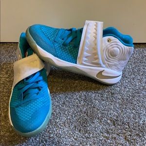 Kyrie2 ‘Christmas’